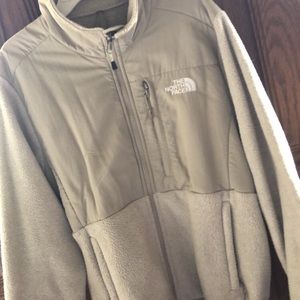 Women’s fleece northface jacket